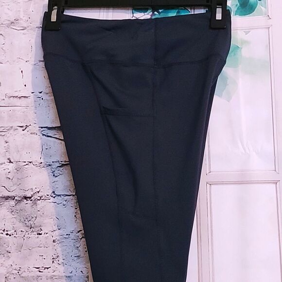 SIDE POCKET ATHLETIC WEAR YOGA SHORTS  SIZE M - Picture 3 of 7